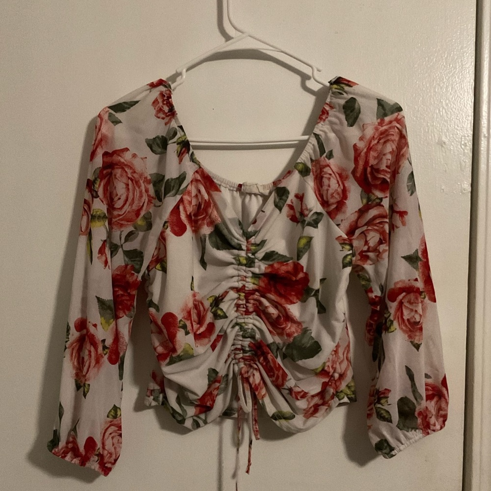 EMBER white floral long sleeve crop top